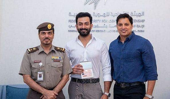 '​ഗോൾഡിലേക്ക് കയറുന്നതിനു മുൻപ് ​ഗോൾഡൻ വിസ കയ്യിൽ', യുഎഇ ​ഗവൺമെന്റിന്റെ അം​ഗീകാരം പൃഥ്വിരാജിനും