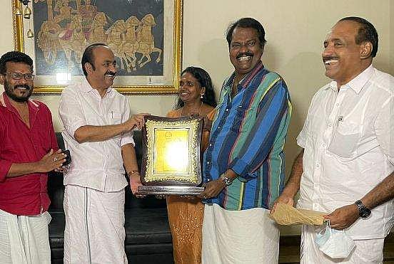 'വിളിച്ചപ്പോള്‍ എന്തെങ്കിലും കെണിയാവും എന്നാണ് കരുതിയത്...'; സലീംകുമാറിനെ തേടി വിഡി സതീശന്റെ സര്‍പ്രൈസ്‌