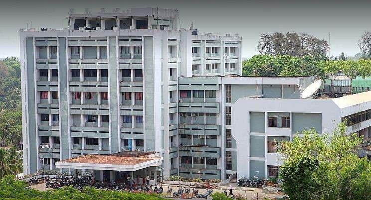 'ചികിത്സയില്‍ വീഴ്ച പറ്റിയോ?'; ആര്‍സിസിയില്‍ ലിഫ്റ്റ് തകര്‍ന്ന് യുവതി മരിച്ച സംഭവം; റിപ്പോര്‍ട്ട് അപൂര്‍ണമെന്ന് മനുഷ്യാവകാശ കമ്മീഷന്‍  