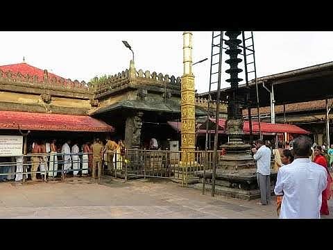 കേരളത്തിൽ നിന്നുള്ള ഭക്തർക്ക് മൂകാംബികയിൽ നിയന്ത്രണം; ആധാർ കാർഡും കോവിഡ് നെ​ഗറ്റീവ് റിപ്പോർട്ടും വേണം 