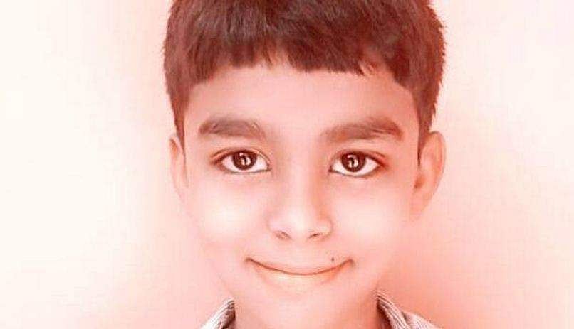കഴുത്തിൽ പ്ലാസ്റ്റിക് കയർ മുറുകിയ നിലയിൽ 13കാരന്റെ മൃതദേഹം ടെറസിൽ, മരണം മൊബൈൽ ഗെയിം ടാസ്കിനിടെ?