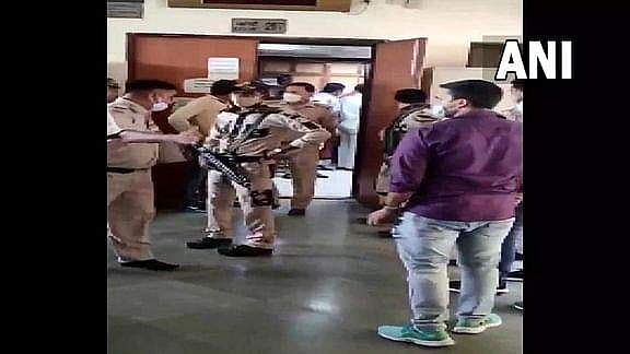 രോഹിണി കോടതിയിലെ വെടിവയ്പ്; അക്രമികളെ സഹായിച്ച രണ്ട് പേർ അറസ്റ്റിൽ