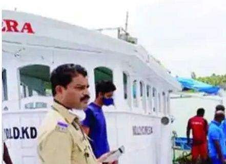 കൃത്യമായ രേഖകളില്ല, പരസ്പര വിരുദ്ധമായ മറുപടികൾ; ആലപ്പുഴയിൽ സംശയാസ്പദ സാഹചര്യത്തിൽ ബോട്ട് കണ്ടെത്തി 