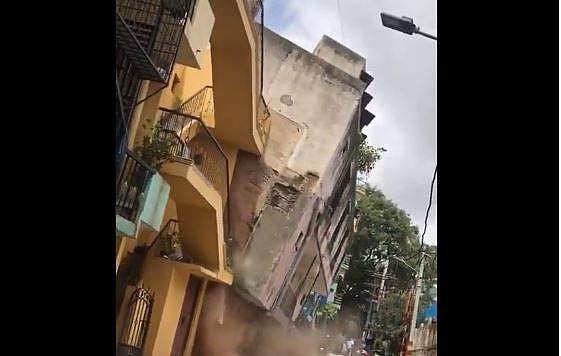 മൂന്ന് നില കെട്ടിടം തകര്‍ന്നുവീണു, വന്‍ ദുരന്തം ഒഴിവായി- നടുക്കുന്ന വീഡിയോ 