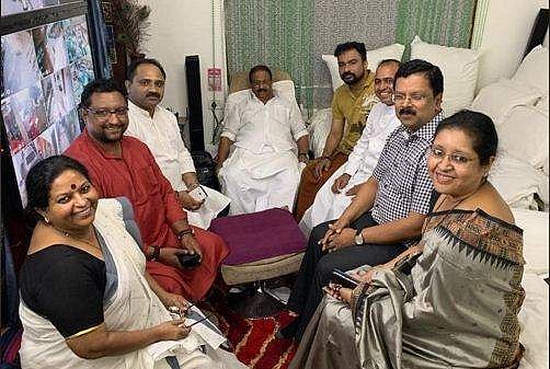 പരിശോധന നടത്തിയ ശേഷം ആളുകള്‍ക്കൊപ്പം നിന്ന് ഫോട്ടോ എടുക്കാന്‍ പറ്റുമോ?; ഇല്ലെങ്കില്‍ പറയും ജാടയാണെന്ന്; സുധാകരനെ ന്യായീകരിച്ച് വിഡി സതീശന്‍