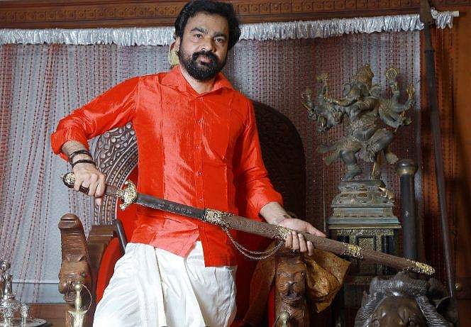 ദശാവതാര ശില്‍പ്പം താനുണ്ടാക്കിയത്; കിട്ടാനുള്ളത് 75 ലക്ഷം; മോന്‍സന് എതിരെ ശില്‍പ്പി