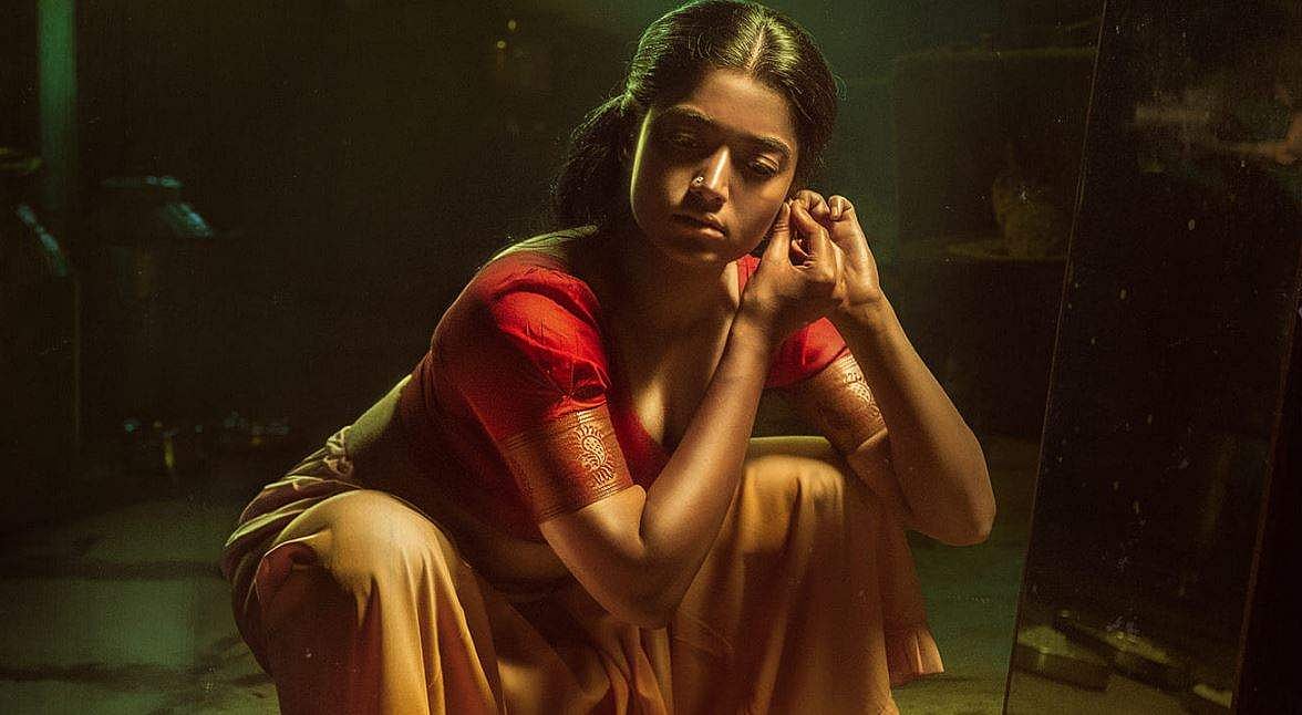 ഇത് പുഷ്പയുടെ ശ്രീവല്ലി; രശ്മിക മന്ദാനയുടെ ക്യാരക്ടർ പോസ്റ്റർ പുറത്ത്