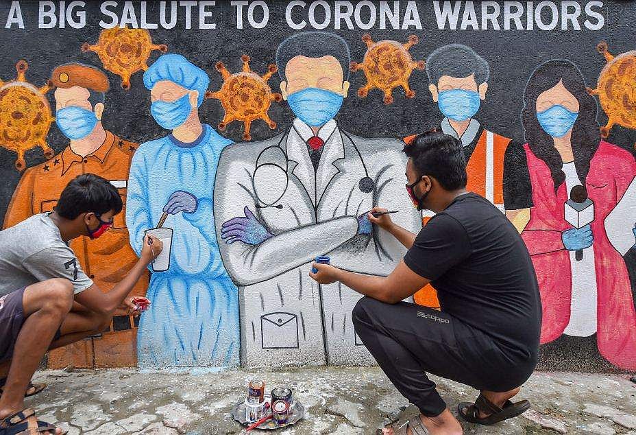 ഇന്നലെയും കോവിഡ് രോഗികള്‍ ഒന്നരലക്ഷത്തിന് മുകളില്‍, ടെസ്റ്റ് പോസിറ്റിവിറ്റി നിരക്ക് 10ന് മേലെ; ചികിത്സയിലുള്ളവര്‍ എട്ടുലക്ഷം കടന്നു