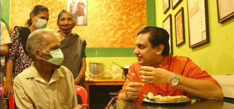 ചായക്കടയിലെത്തിയ മന്ത്രിക്ക് ബാലാജിയുടെ വക ചൂടുള്ള ചായ; ഒപ്പം ടൂറിസം നന്നാക്കാന്‍ ചില നിര്‍ദേശങ്ങളും