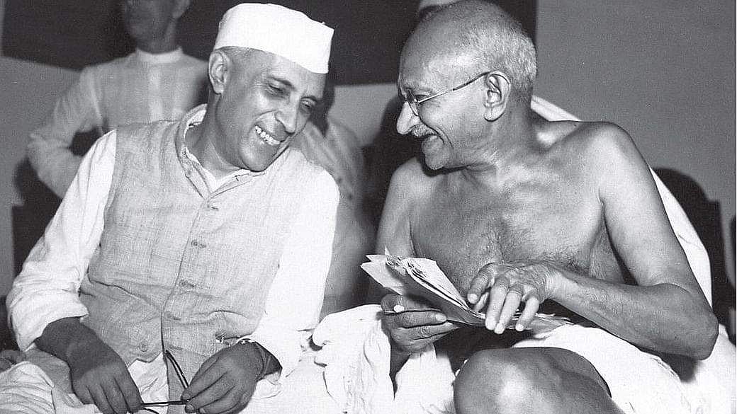 'നെഹ്‌റുവിന്റെ തൊപ്പിയെ എന്തിന് ഗാന്ധി തൊപ്പിയെന്ന് വിളിക്കണം?'; പോരടിച്ച് ബിജെപിയും കോണ്‍ഗ്രസും