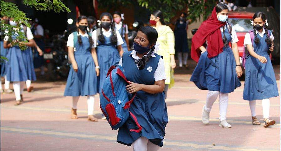 പരീക്ഷകള്‍ മാറ്റുമോ ?; പഠനക്രമം എങ്ങനെ?; ഉന്നതതല യോഗം ഇന്ന് 