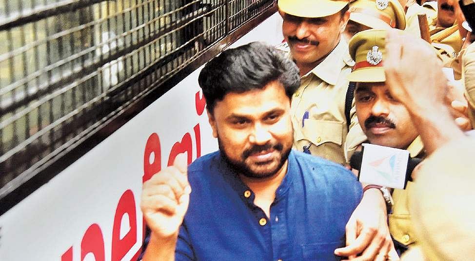 'ദിലീപിനെ പൂട്ടണം'; വാട്‌സാപ്പ് ഗ്രൂപ്പിനെക്കുറിച്ച് അന്വേഷണം;  സംവിധായകരുടെ മൊഴി എടുത്തു