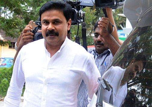 പൊലീസ് ഉദ്യോ​ഗസ്ഥരെ വധിക്കാൻ ​ഗൂഢാലോചന: മുൻകൂർ ജാമ്യം തേടി ദിലീപ്; ഹർജി ഇന്ന് ഹൈക്കോടതിയിൽ 
