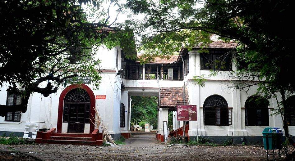 വിദ്യാര്‍ഥി സംഘര്‍ഷം; മഹാരാജാസ് കോളജ് അനിശ്ചിതകാലത്തേക്ക് അടച്ചു