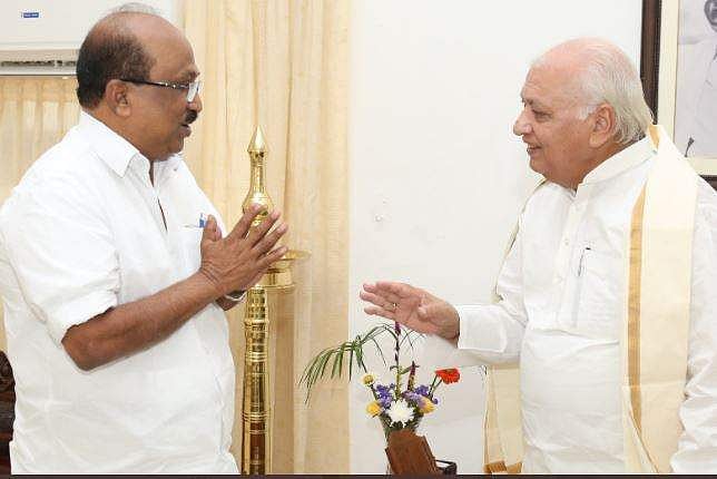 കുമ്പളങ്ങി സ്റ്റൈല് ഫിഷ് മോളി, ഞണ്ട് ഉലര്ത്തിയത്, ചെമ്മീന് റോസ്റ്റ്, കള്ളപ്പം; ഗവര്ണര്ക്ക് നാടന് വിഭവങ്ങളൊരുക്കി കെ വി തോമസിന്റെ സല്ക്കാരം