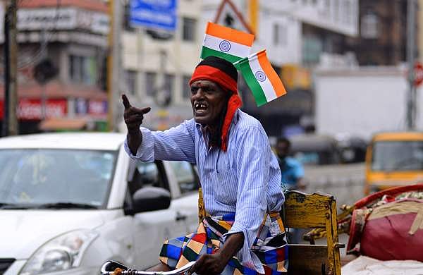 പതാക കടലാസ് കൊണ്ടുള്ളതു മാത്രം മതി, ഉപയോഗ ശേഷം വലിച്ചെറിയരുത്: കേന്ദ്ര ആഭ്യന്തര മന്ത്രാലയം