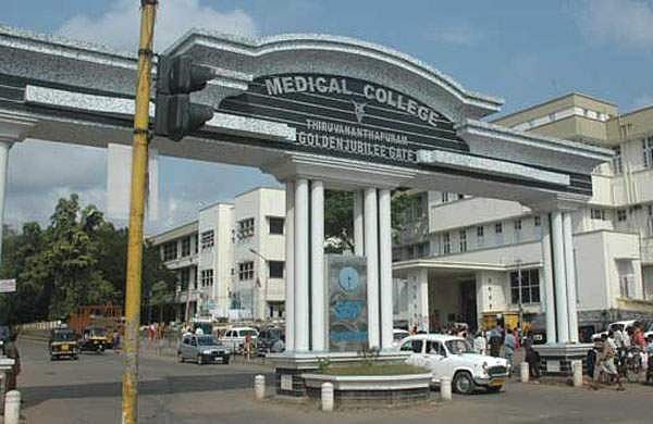 അടഞ്ഞു കിടന്ന ഓപ്പറേഷന്‍ തീയേറ്ററിന് മുന്നില്‍ ബഹളം വെച്ചു; വീഡിയോ പ്രചരിപ്പിച്ച് അപമാനമുണ്ടാക്കി: പെട്ടി എടുത്തവര്‍ക്ക് എതിരെ മെഡിക്കല്‍ കോളജിന്റെ പരാതി