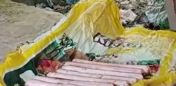 ശബരിമല തിരുവാഭരണ പാതയിൽ സ്ഫോടക വസ്തുക്കൾ; എട്ട് ജലറ്റിൻ സ്റ്റിക്കുകൾ കണ്ടെത്തി, അന്വേഷണം 