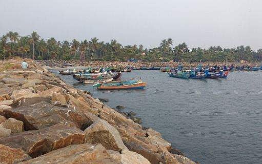കടലില്‍ കാണാതായ മൂന്ന് മത്സ്യത്തൊഴിലാളികളേയും രക്ഷപ്പെടുത്തി