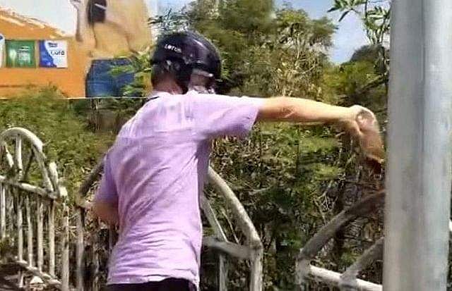 വിരമിക്കാന്‍ 5 മാസം മാത്രം ബാക്കി; തെറ്റു ചെയ്തിട്ടില്ല; സസ്‌പെന്‍ഷന്‍ പിന്‍വലിക്കണം; മുഖ്യമന്ത്രിക്ക് പരാതി നല്‍കി ഗ്രേഡ് എസ്‌ഐ 