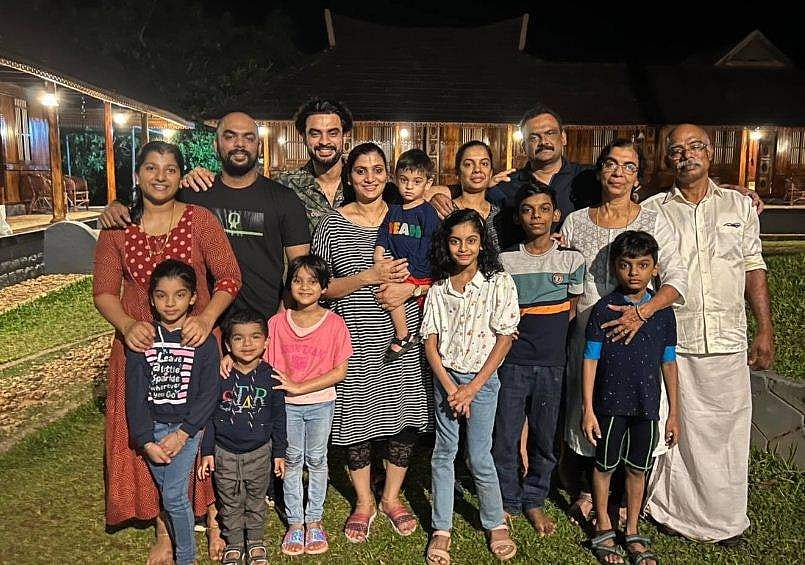 'ഒരുപാട് കഥകളും കഥാപാത്രങ്ങളുമായി ഞാൻ കാത്തിരിക്കുകയാണ്'; പിറന്നാൾ ആഘോഷത്തിന്റെ വിഡിയോ പങ്കുവച്ച് ടൊവിനോ 