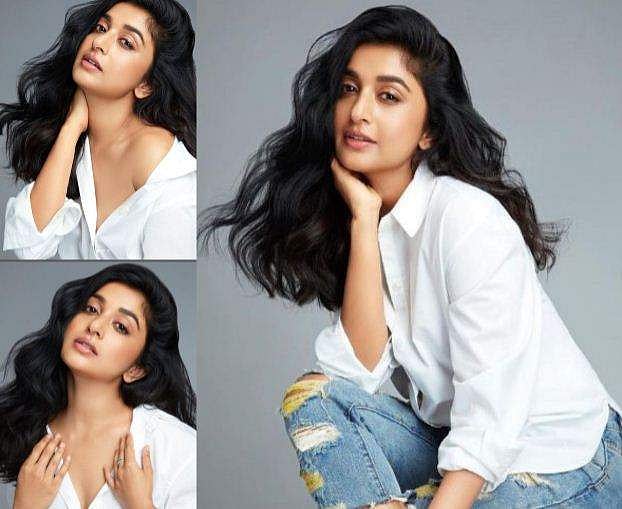 റിപ്ഡ് ജീൻസും ഷർട്ടും, ഗ്ലാമർ ഫോട്ടോഷൂട്ടിൽ മീരാ ജാസ്മിൻ; ചിത്രങ്ങൾ 