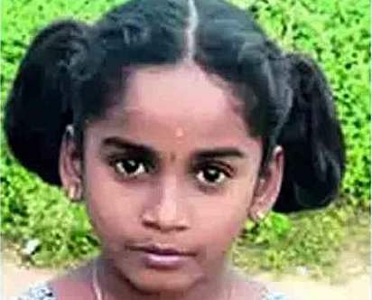 ബൈക്കിന്റെ പിൻചക്രത്തിൽ ഷാള്‍ കുരുങ്ങി, റോഡിൽ വീണ 10 വയസ്സുകാരിയുടെ തല വേർപെട്ടു; ദാരുണാന്ത്യം 