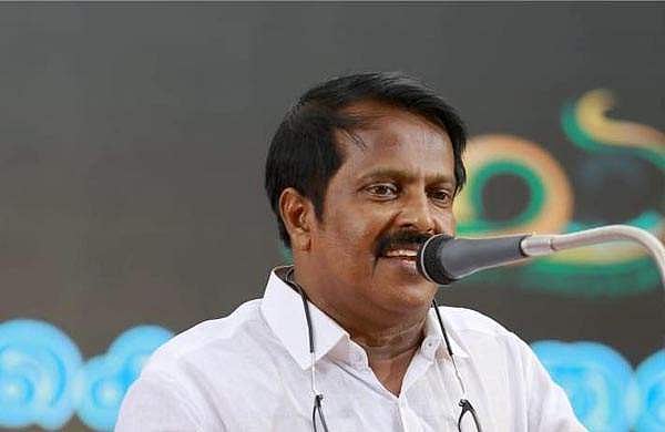 തോക്കും തിരകളുമായി കോണ്‍ഗ്രസ് നേതാവ് വിമാനത്താവളത്തില്‍ പിടിയില്‍