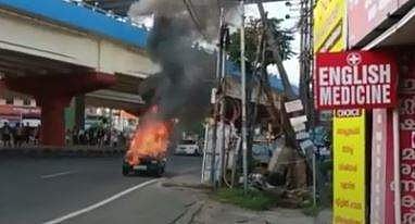 കൊച്ചിയില്‍ ഓടിക്കൊണ്ടിരുന്ന കാറിന് തീപിടിച്ചു; യാത്രക്കാര്‍ അത്ഭുതകരമായി രക്ഷപ്പെട്ടു