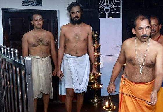 ഡോ. കിരണ്‍ ആനന്ദ് നമ്പൂതിരി ഗുരുവായൂര്‍ മേല്‍ശാന്തിയായി സ്ഥാനമേറ്റു