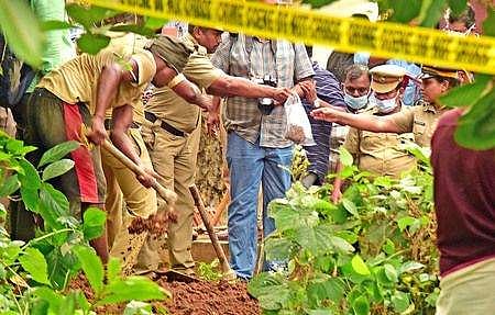 ഒരാളെക്കൂടി കൊന്നുകുഴിച്ചിട്ടു?; ഇലന്തൂരില്‍ പരിശോധന; പ്രതികള്‍ക്ക് നേരെ പ്രതിഷേധം