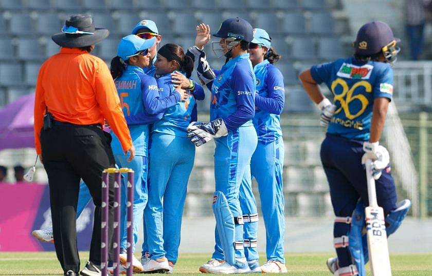 ഏഷ്യാ കപ്പ് ഫൈനല്‍; ശ്രീലങ്കയെ ചുരുട്ടിക്കെട്ടി ഇന്ത്യ; കിരീടം 66 റണ്‍സ് അകലെ 