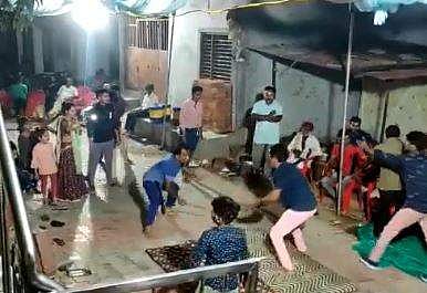 ഡാന്‍സ് ചെയ്യുന്നതിനിടെ 51കാരന്‍ കുഴഞ്ഞുവീണ് മരിച്ചു; വീഡിയോ