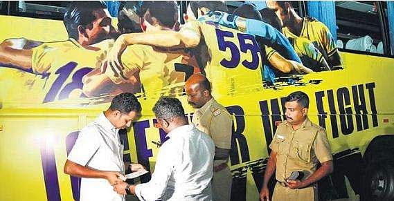 'ടയര്‍ പൊട്ടി ട്യൂബ് കാണുന്ന നിലയില്‍; ഫസ്റ്റ് എയ്ഡ് ബോക്‌സില്‍ മരുന്നില്ല', കേരള ബ്ലാസ്‌റ്റേഴ്‌സ് ടീം ബസിന്റെ ഫിറ്റ്‌നസ് സസ്‌പെന്റ് ചെയ്തു