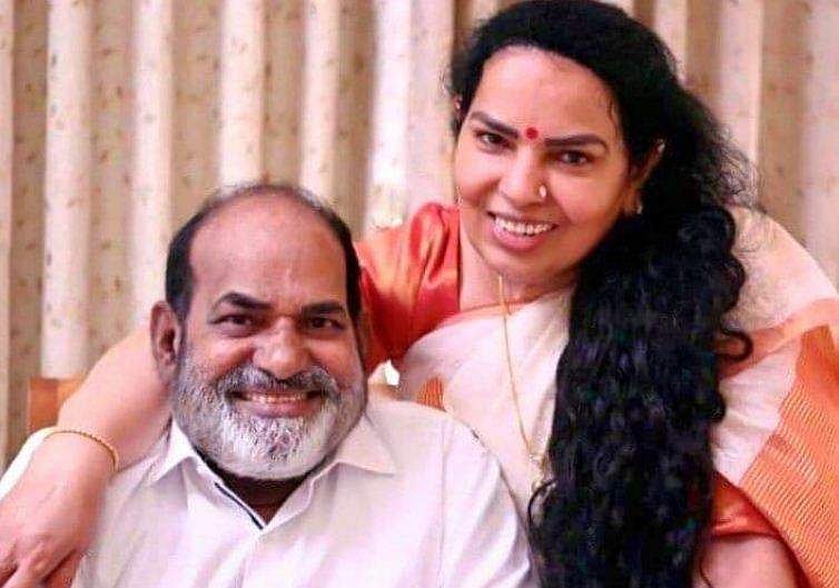 കുന്നിനപ്പുറമുള്ള വീട്, വീട്ടുകാർ തമ്മിലുള്ള അടുപ്പം വിവാഹത്തിലെത്തി; വിനോദിനിയെ കൈപിടിച്ചേൽപ്പിച്ചത് പാർട്ടി