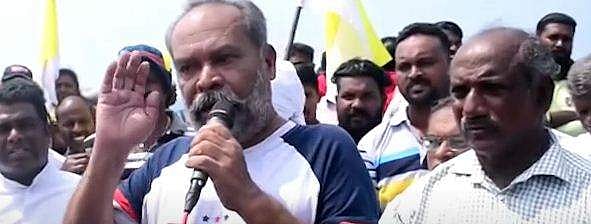 'പള്ളിയും അച്ചന്‍മാരും വേണ്ട'; വിഴിഞ്ഞം സമരവേദിയില്‍ അലന്‍സിയര്‍, തിരുത്തിച്ച് സമരക്കാര്‍
