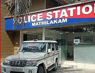 എസ്‌ഐയെ ആക്രമിച്ച് ക്രിമിനല്‍ സംഘം; മുഖത്ത് പരിക്ക്, പൊലീസ് ജീപ്പ് തകര്‍ത്തു; മൂന്നുപേര്‍ പിടിയില്‍