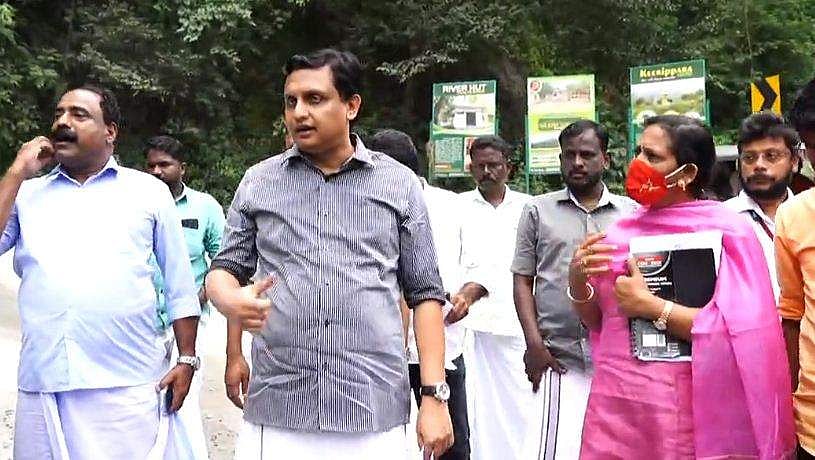 'റോഡ് ജനങ്ങള്‍ക്ക് വേണ്ടിയാണ്; മന്ത്രിമാര്‍ വരുമ്പോള്‍ മാത്രം കുഴിയടച്ചാല്‍ പോരാ'; ഉദ്യോഗസ്ഥര്‍ക്ക് മുഹമ്മദ് റിയാസിന്റെ മുന്നറിയിപ്പ്