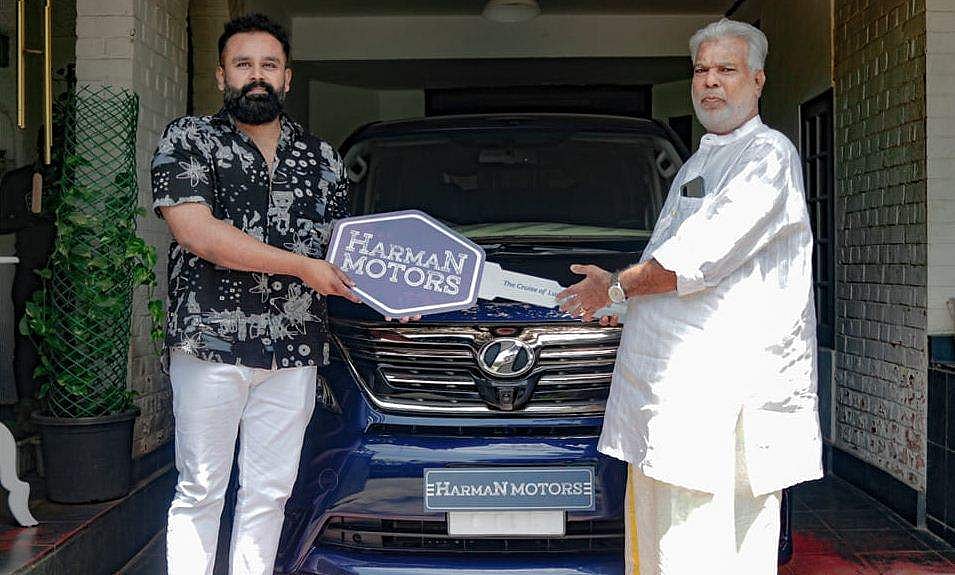 ഹിറ്റ് മേക്കറുടെ യാത്ര ഇനി ആഡംബരമാകും, ടൊയോട്ട വെല്‍ഫയര്‍ സ്വന്തമാക്കി ജോഷി; വില ഒരു കോടിയോളം