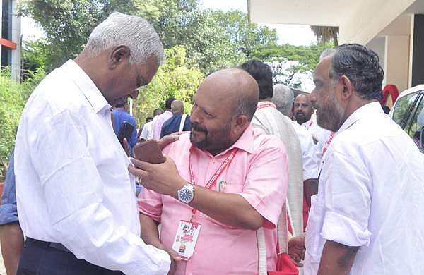 എറണാകുളത്തെ കാനം വിരുദ്ധര്ക്കു തോല്വി; സംസ്ഥാന കൗണ്സിലിലേക്കു മത്സരം, ദിവാകരനെ ഒഴിവാക്കി