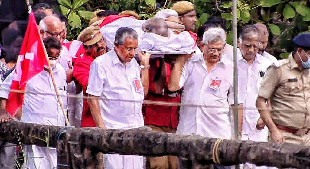 അത്രമേല്‍ അടുത്തറിഞ്ഞ രണ്ട് സഖാക്കള്‍; കോടിയേരിയുടെ മൃതദേഹം താങ്ങിപ്പിടിച്ച് പിണറായി