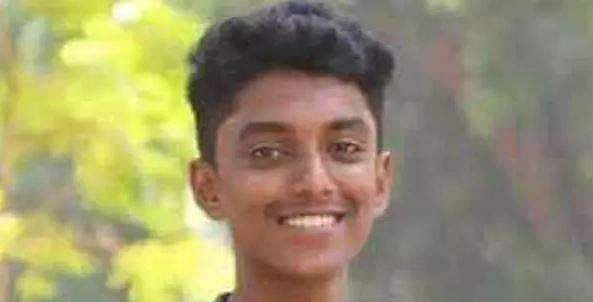 അമിത വേഗതയിലെത്തിയ സ്വകാര്യ ബസ് സ്‌കൂട്ടറിലിടിച്ചു; തെറിച്ചുവീണ22കാരന് ദാരുണാന്ത്യം