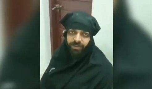 പർദയിട്ട് ബസ്സ് സ്റ്റാൻഡിൽ കറങ്ങി പൂജാരി, ചിക്കൻ പോക്സ് ആണെന്ന് വാദം; പൊലീസ് പിടികൂടി