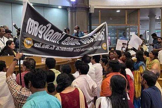 പരസ്പരം ഏറ്റുമുട്ടി അംഗങ്ങള്‍; കൗണ്‍സില്‍ യോഗം പിരിച്ചുവിട്ടു, പ്രതിപക്ഷം എന്തിനെയാണ് ഭയക്കുന്നതെന്ന് മേയര്‍