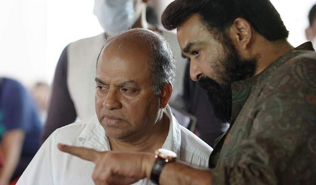 ഒടിയനും മരക്കാരും പോലെ മോഹൻലാൽ തിരക്കഥ മാറ്റി, ബറോസ് സിനിമയിലെ എന്റെ പങ്കാളിത്തം ഇത്രമാത്രം; ജിജോ പുന്നൂസ്