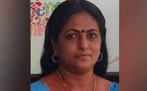 കെഎസ്ആർടിസി ബസിന്റെ പിൻചക്രം തലയിലൂടെ കയറിയിറങ്ങി; അധ്യാപികയ്ക്ക് ദാരുണാന്ത്യം 