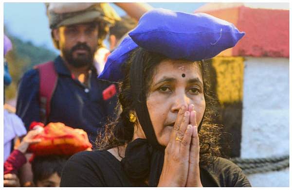 സന്നിധാനം ഭക്തിസാന്ദ്രമായി, നിറഞ്ഞൊഴുകി ഭക്തർ