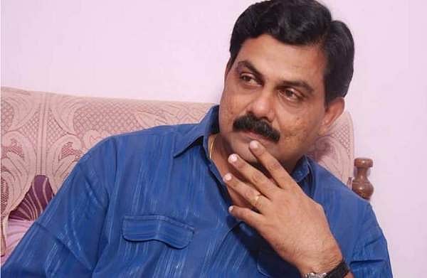 സാഹിത്യകാരൻ സതീഷ് ബാബു പയ്യന്നൂർ അന്തരിച്ചു; ഫ്ളാറ്റിൽ മരിച്ച നിലയിൽ