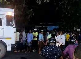 പൊലീസ് സ്റ്റേഷൻ വളഞ്ഞ് സമരക്കാർ; വിഴിഞ്ഞത്ത് വീണ്ടും വൻ സംഘർഷം