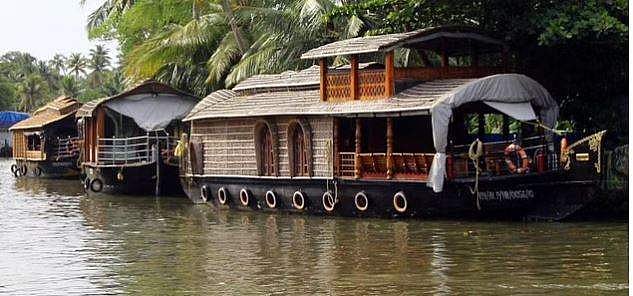 ജലാശയങ്ങളിലെ ജലനിരപ്പ് ഉയർന്നത് ഭീഷണി; ആലപ്പുഴയിൽ ബോട്ടിങ് നിർത്തിവച്ചു